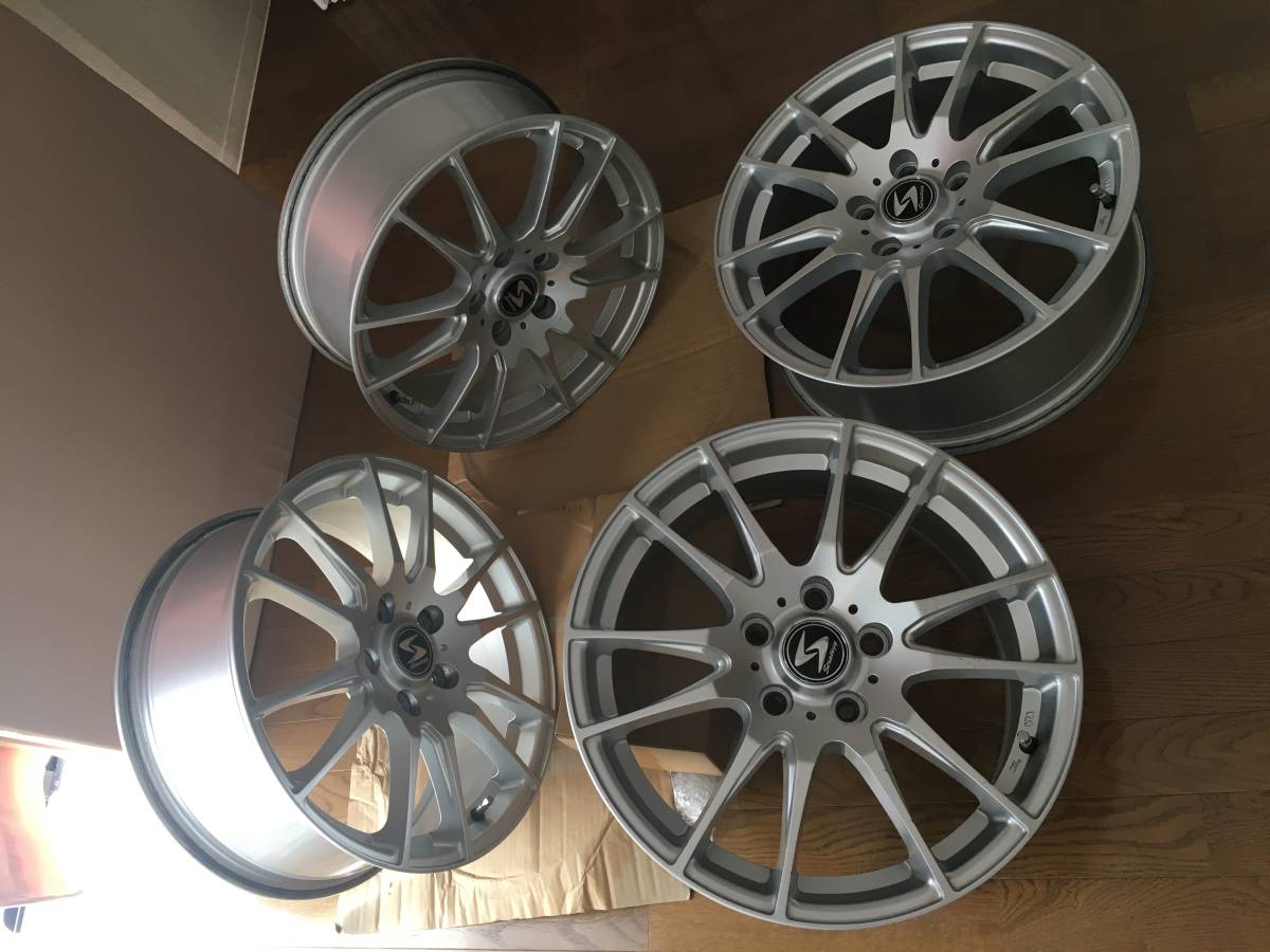 シルバー ホイール　スタッドレスタイヤ 4本セット 美品】17インチ アルミ ホイール 17×7J+52 114.3/5H ハブ径73 シルバー