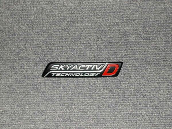 ○CX-8(3DA)旧モデル用/SKYACTIV-Dエンブレム(マットブラック＋赤
