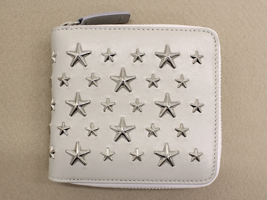 10万 Jimmy Chooジミーチュウ オフ白スタースタッズラウンドジップ二つ折り財布1円 ジミーチュウ 売買されたオークション情報 Yahooの商品情報をアーカイブ公開 オークファン Aucfan Com