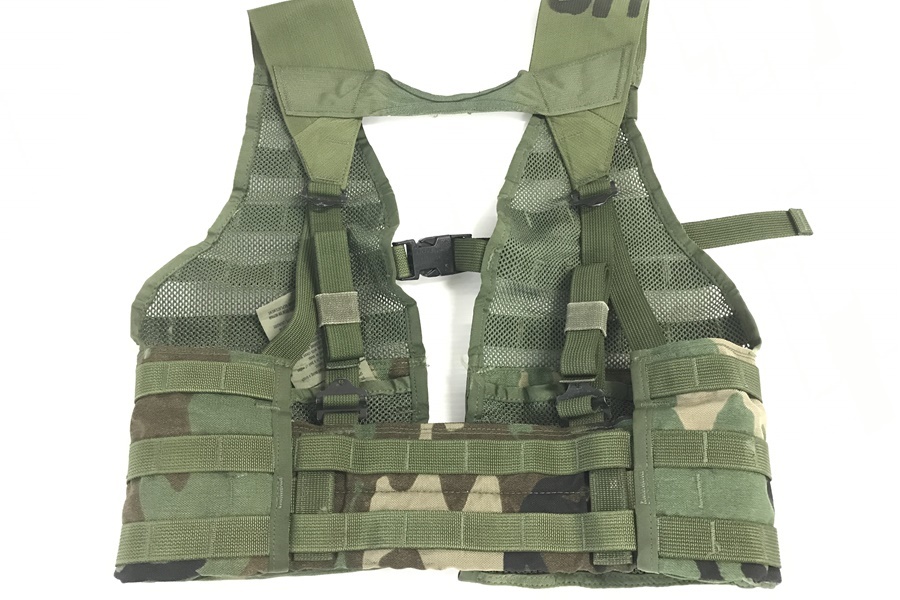 東京)米軍実物 MOLLE2 FLCベスト ウッドランド迷彩 名