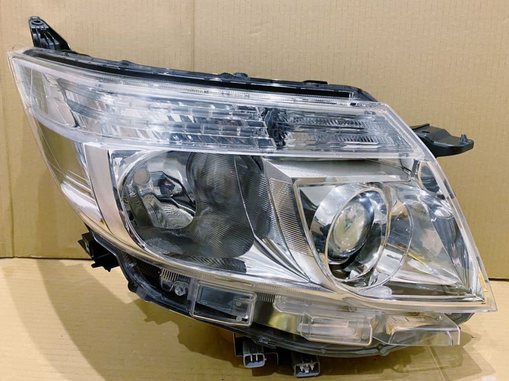 美品 ノア エスクァイア 80 純正 右 ヘッドライト LED 前期 R 右側
