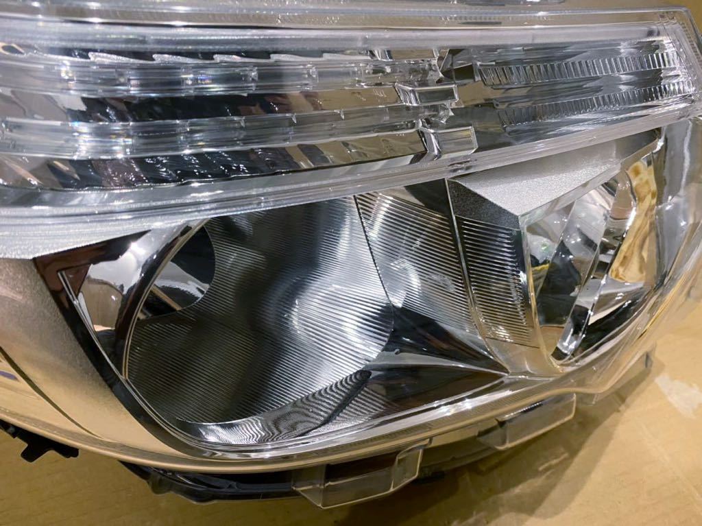 美品 ノア エスクァイア 80 純正 右 ヘッドライト LED 前期 R 右側