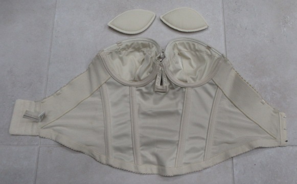 33，000円□BRIDAL BEAUT(ブライダルボーテ)バックレスビスチェC70
