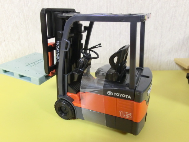 ミニカー 1⁄23 TOYOTA フォークリフト 7FBE15⁄7FBR15⁄7FB 15 トヨタ