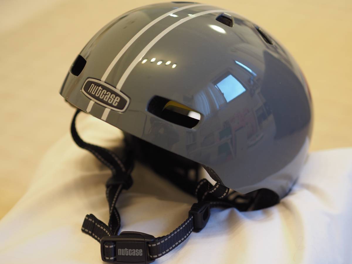 新作入荷，本物保証 NUTCASE 自転車用ヘルメット MIPS ストリート Suits & Tie Stripe 同様(Mサイズ)｜売買されたオークション情報、yahooの商品情報をアーカイブ公開 - オークファン 大人用