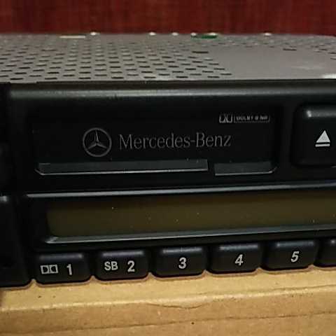 W124 後期 純正 カーステレオ_2