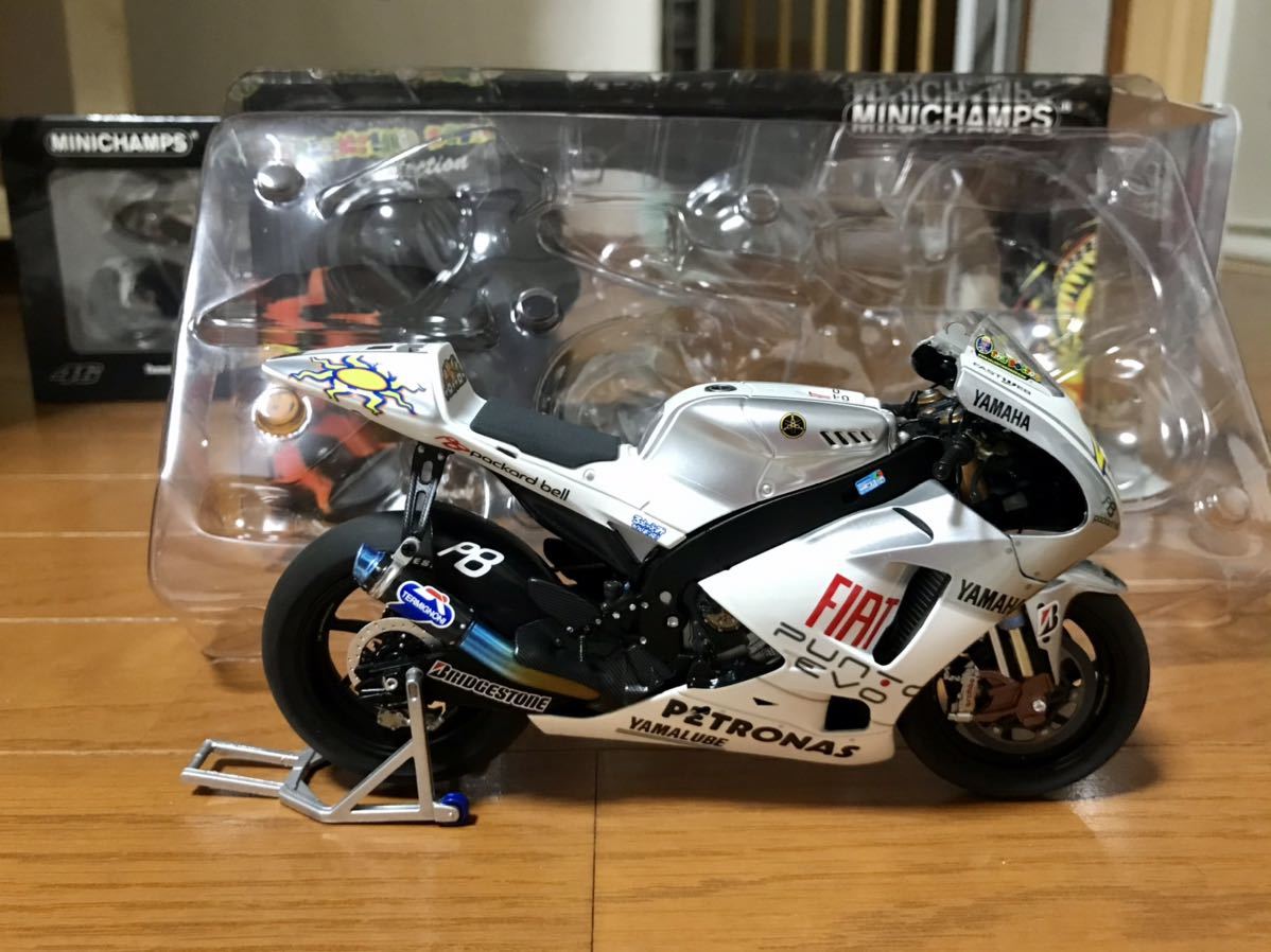 Valentino Rossi Yamaha YZR-M1 n° 46 Moto GP Champion du Monde 2009 1/12