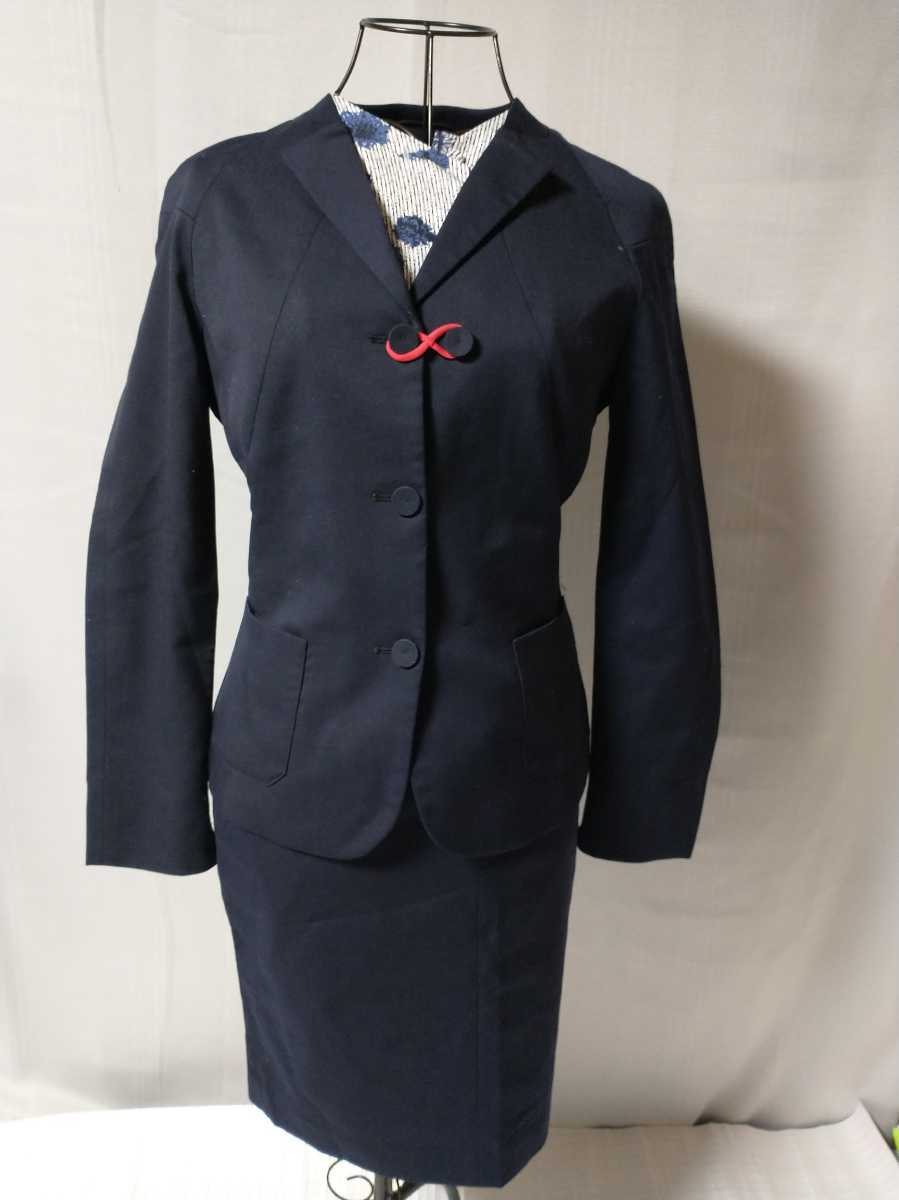 中国東方航空　　現行品、キャビンアテンダント　ＣＡ エアホステス　スチュワーデス　制服、スカーフ、手袋、帽子、セットです。