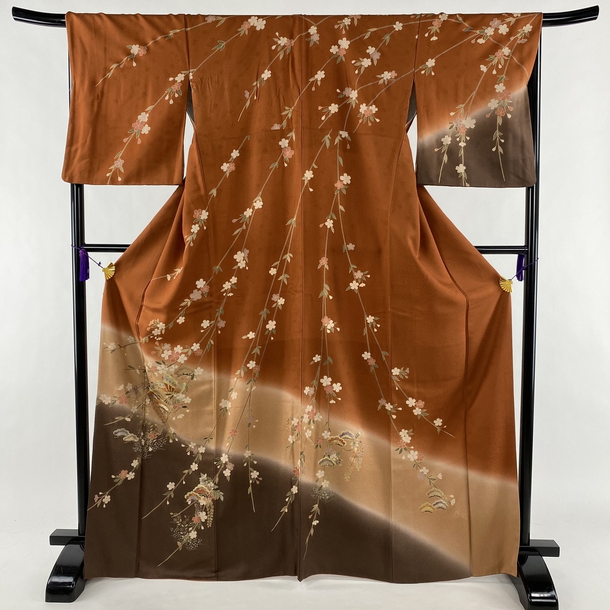 D538 振袖　枝垂れ桜　金彩　黒地　正絹　着物　袷　美品 袷 金糸 振袖 枝垂れ桜 蝶 金彩 M S 正絹 身丈165cm 袋帯フルセット
