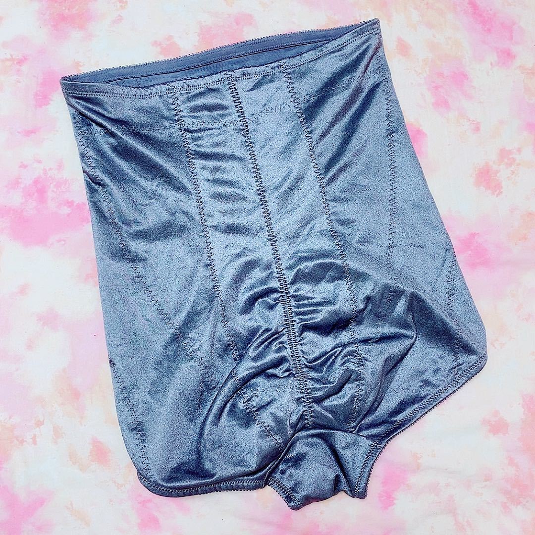 790 サキのママの高級大きめllサイズ ハイレグ ヒップアップ ガードル ショーツ 補正下着 ツルツル光沢サテン生地 タンス整理品 下着 Xlサイズ以上 売買されたオークション情報 Yahooの商品情報をアーカイブ公開 オークファン Aucfan Com