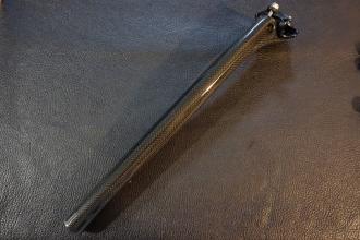 大得価，セール ドライカーボン シートポスト 27.2㎜ 350㎜ グロスフィニッシュ 2ボルトクランプ 軽量 高強度(直径27.2mm)｜売買されたオークション情報、yahooの商品情報をアーカイブ公開 - オークファン 直径27.2mm