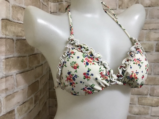 C Mercuryduo マーキュリーデュオ 水着 ビキニ 花柄 ホワイト 9m ホルターネック 売買されたオークション情報 Yahooの商品情報をアーカイブ公開 オークファン Aucfan Com