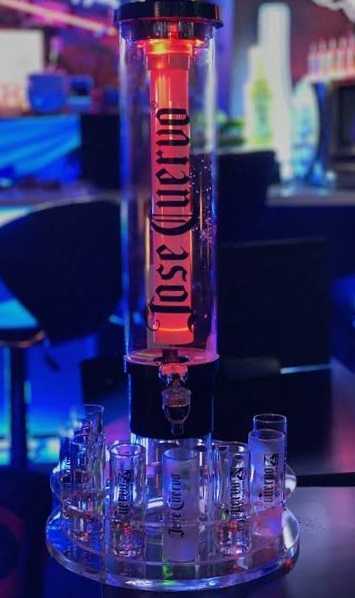 テキーラタワー　Jose Cuervo ボトルサーバー テキーラタワー ショット クエルボ 激レア cuervo タワー 非売品 : 超