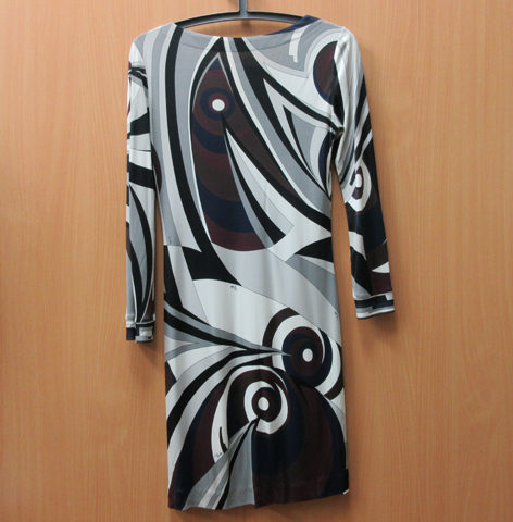 Emilio Pucci エミリオプッチ ワンピース チュニック Made In Italy Vネック ワンピース 売買されたオークション情報 Yahooの商品情報をアーカイブ公開 オークファン Aucfan Com