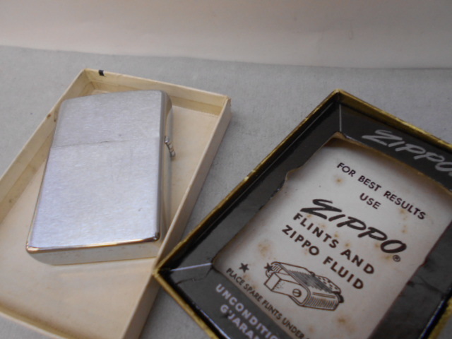 ビンテージ Zippo Standard タバコ 1976年製未使用トップにメッキ乱れ
