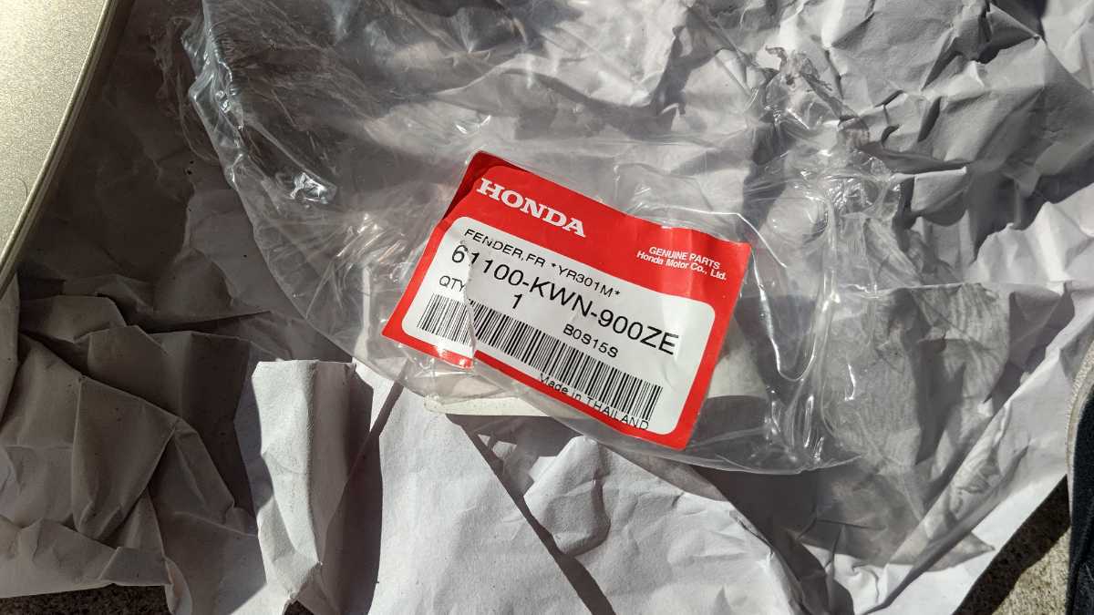 おまとめ ホンダ JF28 PCX PCX125 純正 未使用 フロントフェンダー 61100-KWN