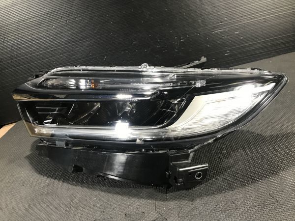 ★送料無料★35H040 シャトル ハイブリッド GP7 前期 LED 左ヘッドライト 印字E1_2