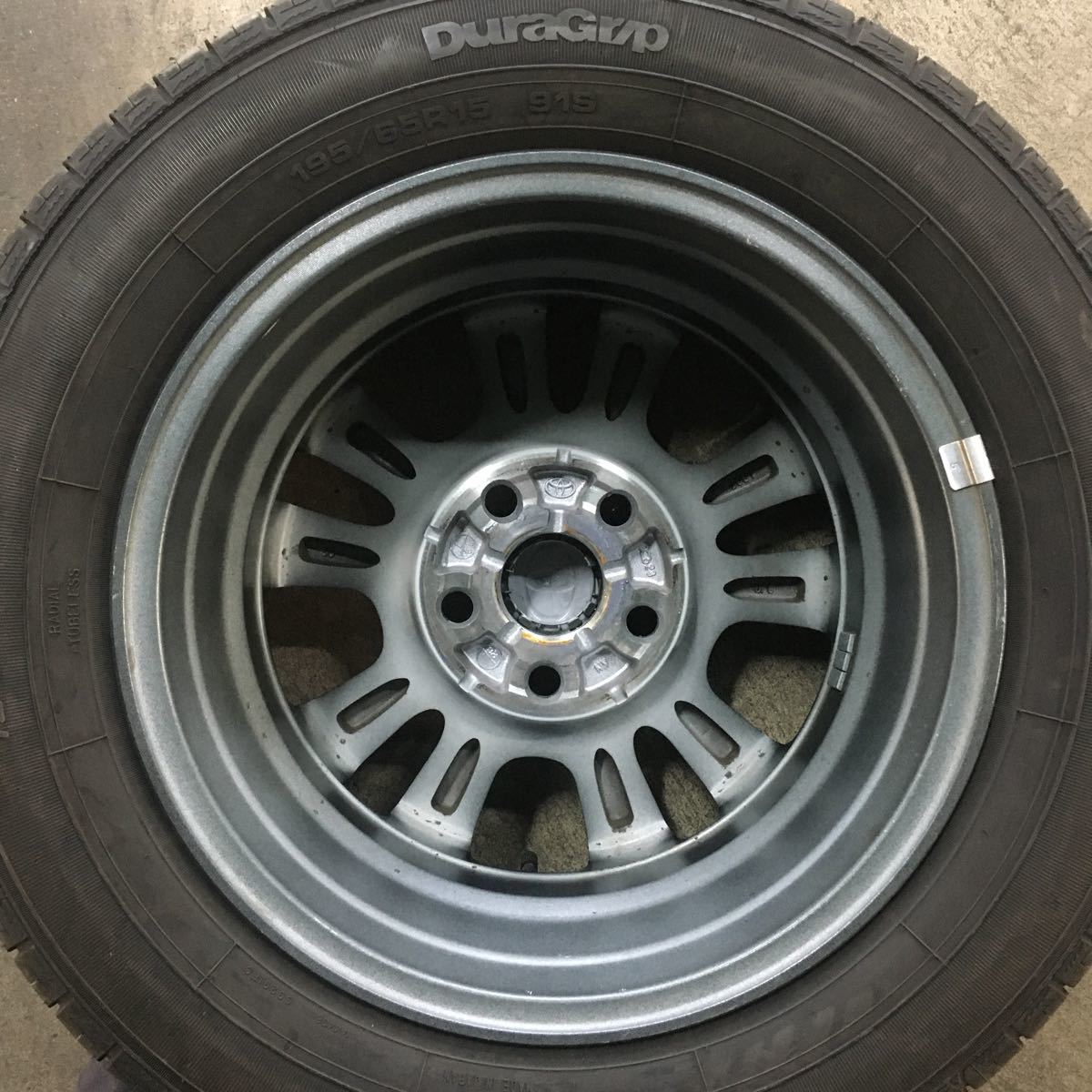 トヨタ　エスクァイア　15インチ純正アルミホイール、タイヤ　１本　送料込_10
