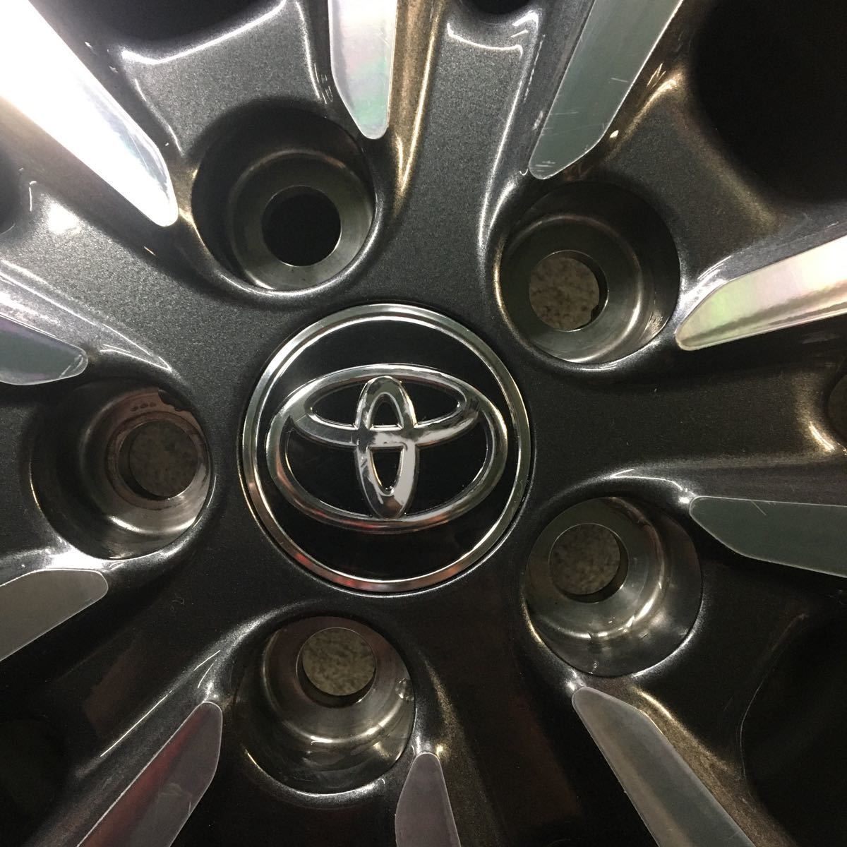 トヨタ　エスクァイア　15インチ純正アルミホイール、タイヤ　１本　送料込_4
