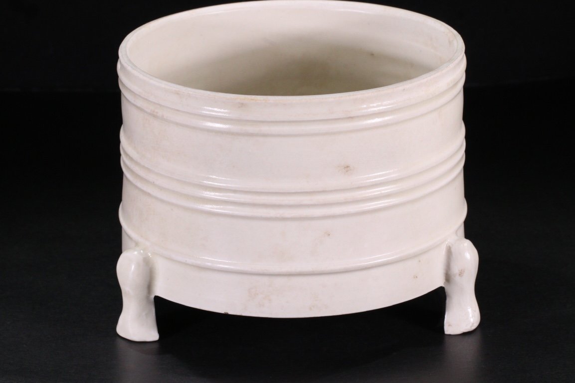 新品，低価 『北宋・古陶磁器・定窯白磁三足炉・箱付』極細工・