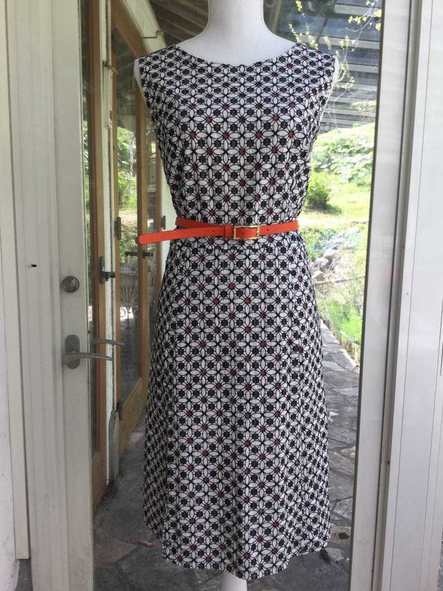 ローラアシュレイ・アイボリー地黒ステッチ刺繍ベルト付きワンピース１１ー１３号 LAURA ASHLEY ローラ Aライン - 綿100
