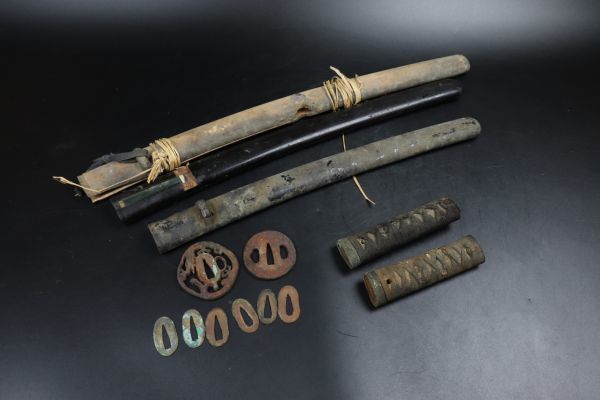  初品 刀装具 外装 鍔二点 柄二点 鞘三点 目貫 切羽 一括 武具(鍔、刀装具)｜売買されたオークション情報、yahooの商品情報をアーカイブ公開 - オークファン 鍔、刀装具