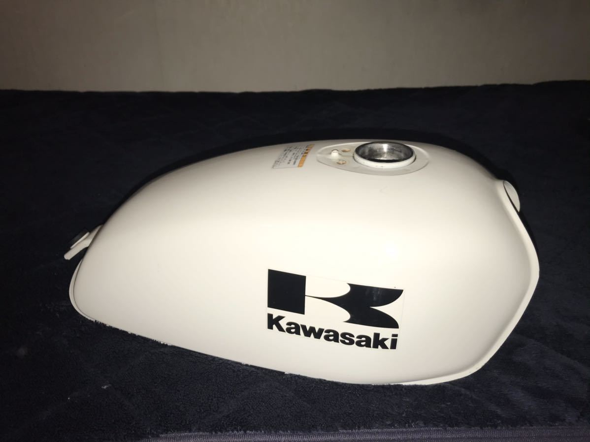 カワサキ250TR純正タンク：純正ホワイト白 キャブ車BJ250Fエストレヤ カワサキ250TR純正タンク：純正ホワイト白 キャブ車BJ250Fエストレヤ