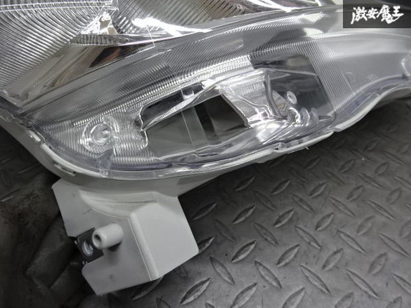 □□ 2109-Nn5 ダイハツ 純正 LA600S LA610S タント カスタム 前期 LED