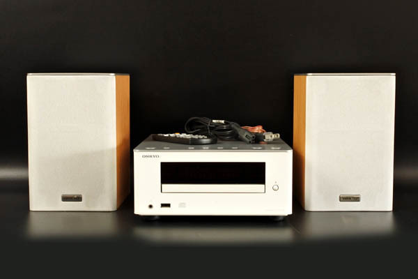 ONKYO ミニコンポ CR-U3 本体 Bluetooth対応 2013年製 ▽ONKYO オンキョー CDレシーバーシステム CR-U3 Bluetooth対応 コンポ