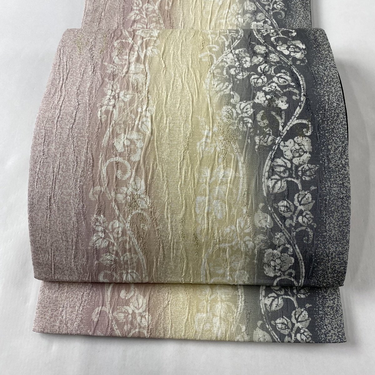 定番，100%新品 袋帯 名品 花唐草 ぼかし 金糸 ベージュ 全通 正絹(仕立て上がり)｜売買されたオークション情報、yahooの商品情報をアーカイブ公開 - オークファン 仕立て上がり