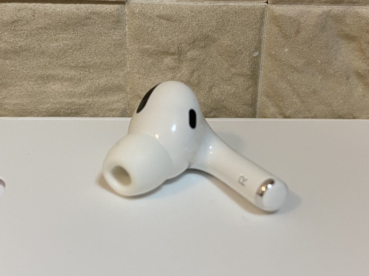 ジャンク品　 AirPods Pro 右耳イヤホン【R】片耳イヤホン