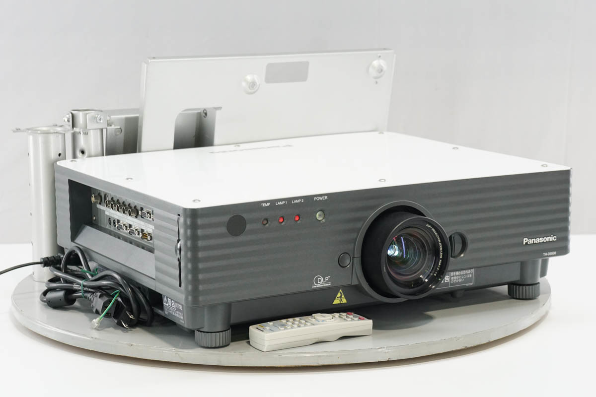 PANASONIC プロジェクター TH-D5500 ☆5000ルーメン 最大600型まで投影