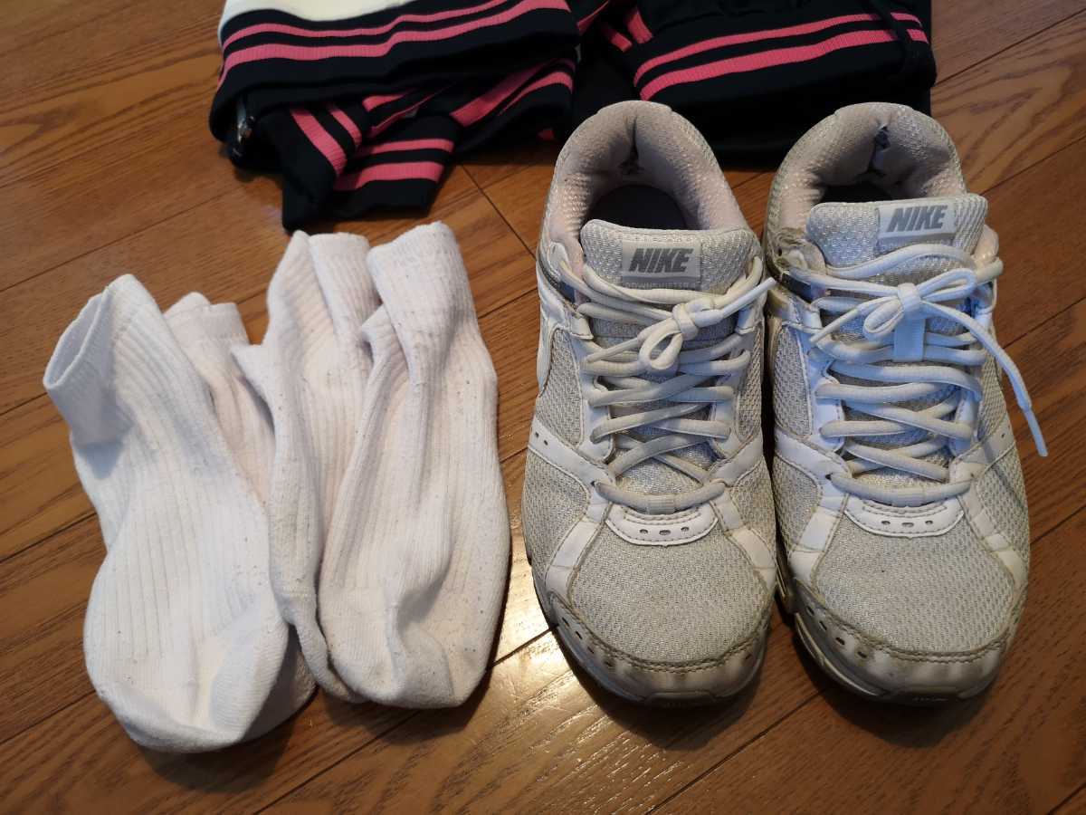 ナイキスニーカーと靴下 中学生 女の子 24cm 15cm 売買されたオークション情報 Yahooの商品情報をアーカイブ公開 オークファン Aucfan Com