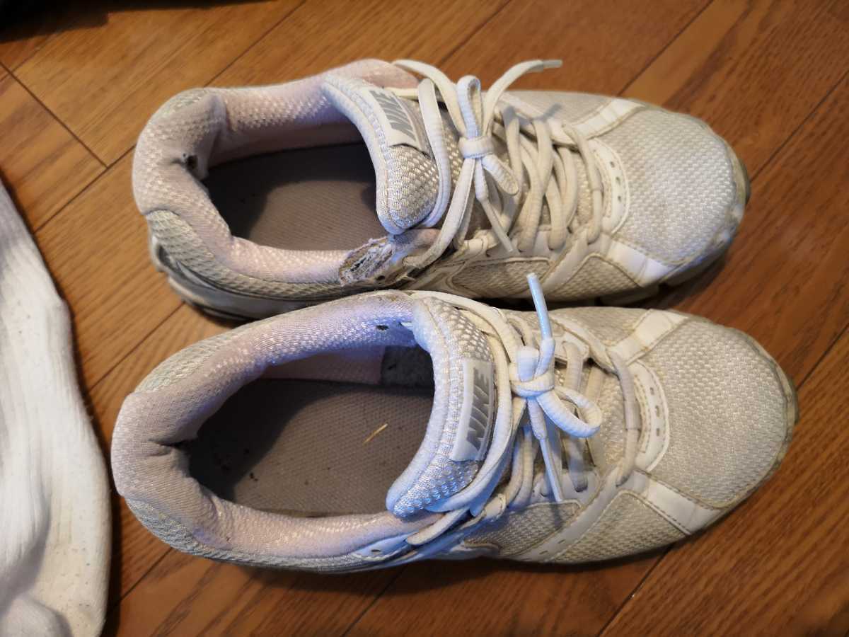 ナイキスニーカーと靴下 中学生 女の子 24cm 15cm 売買されたオークション情報 Yahooの商品情報をアーカイブ公開 オークファン Aucfan Com