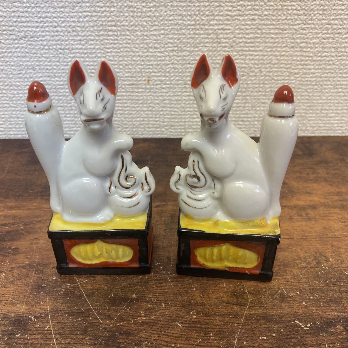 陶器製 お稲荷様 狐 置物 2体 高さ12cm 幅5cm 品 陶磁一般 売買されたオークション情報 Yahooの商品情報をアーカイブ公開 オークファン Aucfan Com