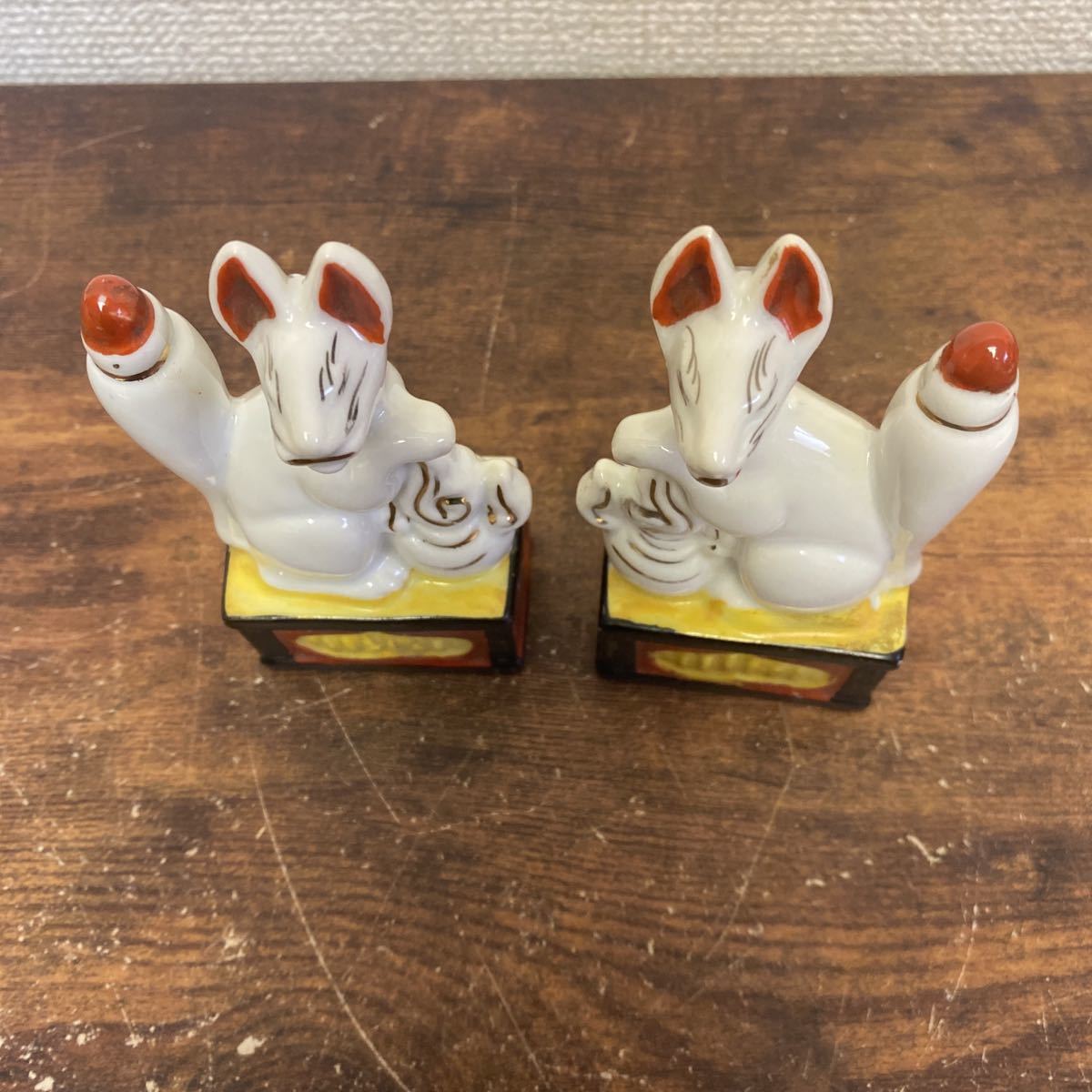 陶器製 お稲荷様 狐 置物 2体 高さ12cm 幅5cm 品 陶磁一般 売買されたオークション情報 Yahooの商品情報をアーカイブ公開 オークファン Aucfan Com
