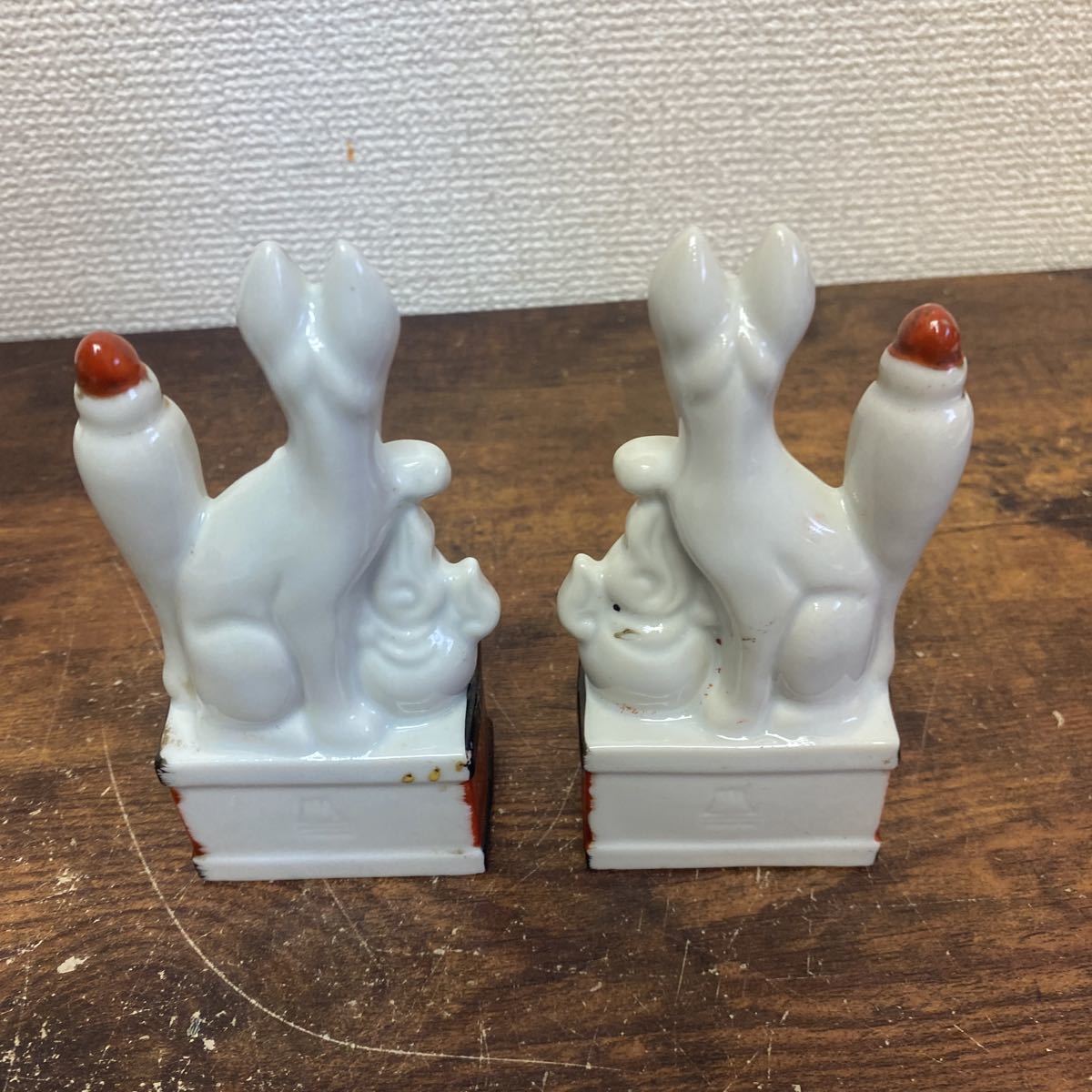 陶器製 お稲荷様 狐 置物 2体 高さ12cm 幅5cm 品 陶磁一般 売買されたオークション情報 Yahooの商品情報をアーカイブ公開 オークファン Aucfan Com