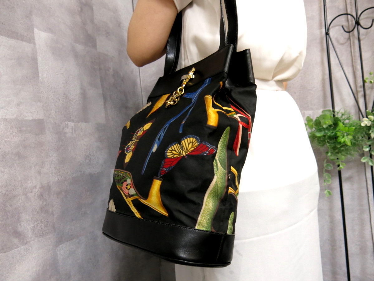 ○美品○Salvatore Ferragamo フェラガモ○シューズ柄○ナイロン 