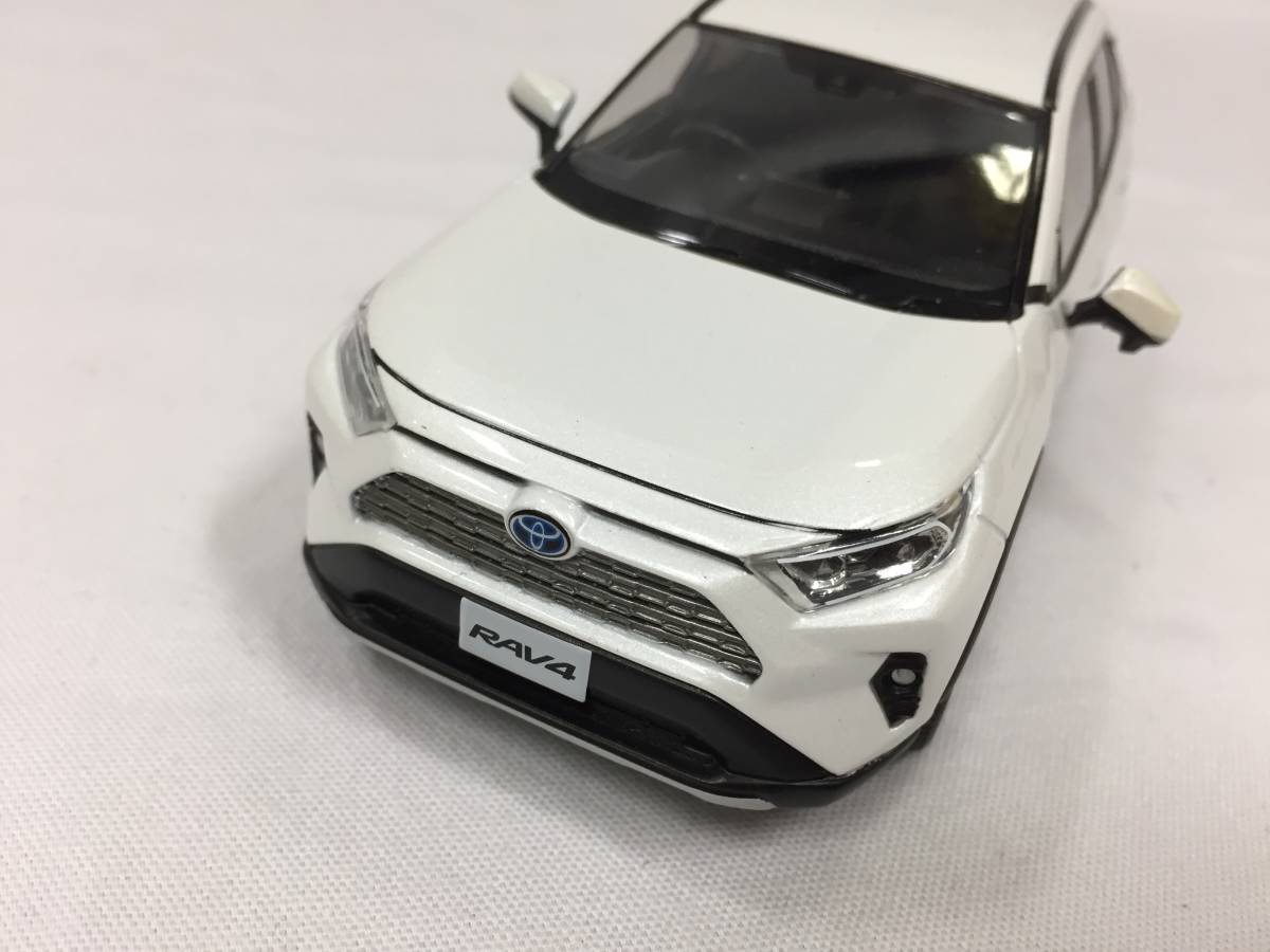 トヨタ RAV4 カラーサンプルミニカー ホワイトパール 1/30非売品