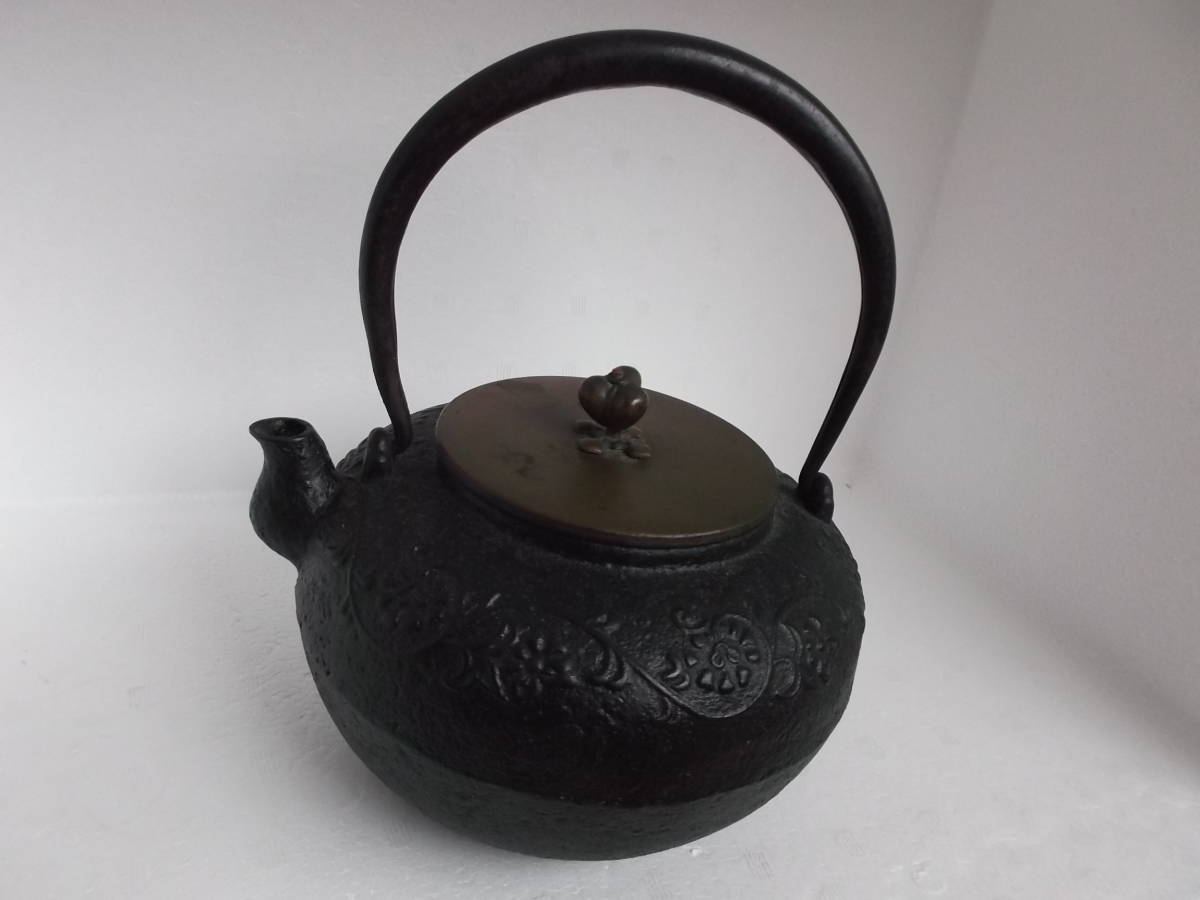 古い鉄瓶 龍文堂 花唐草模様 / 煎茶道具 茶道具 - 水漏れなし龍文堂造 