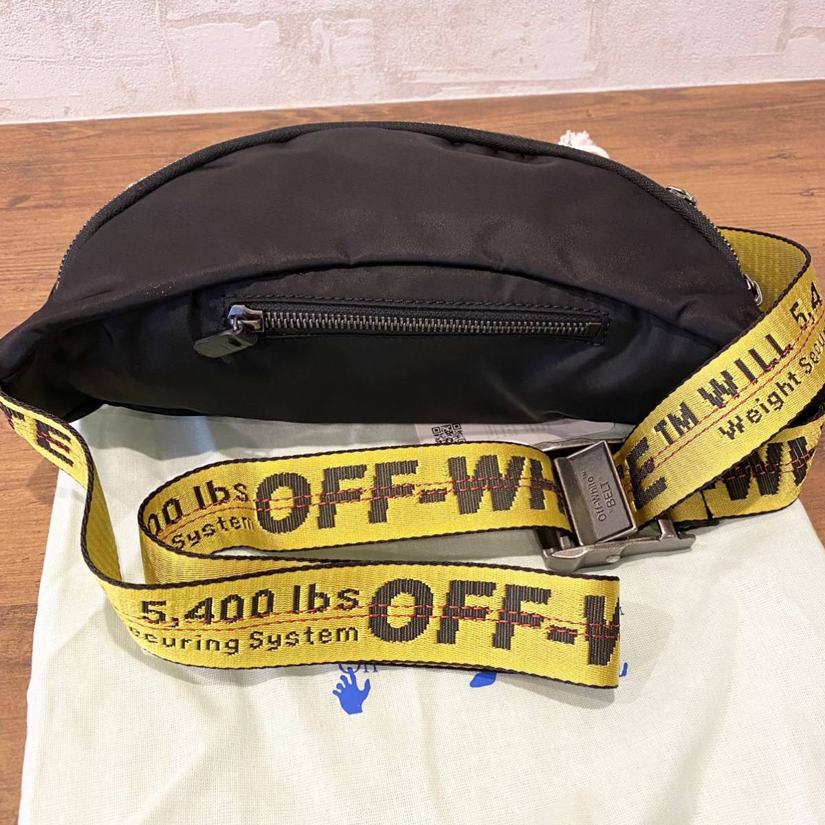 新品100%本物 off-white ボディバッグ オフホワイト 【公式通販】