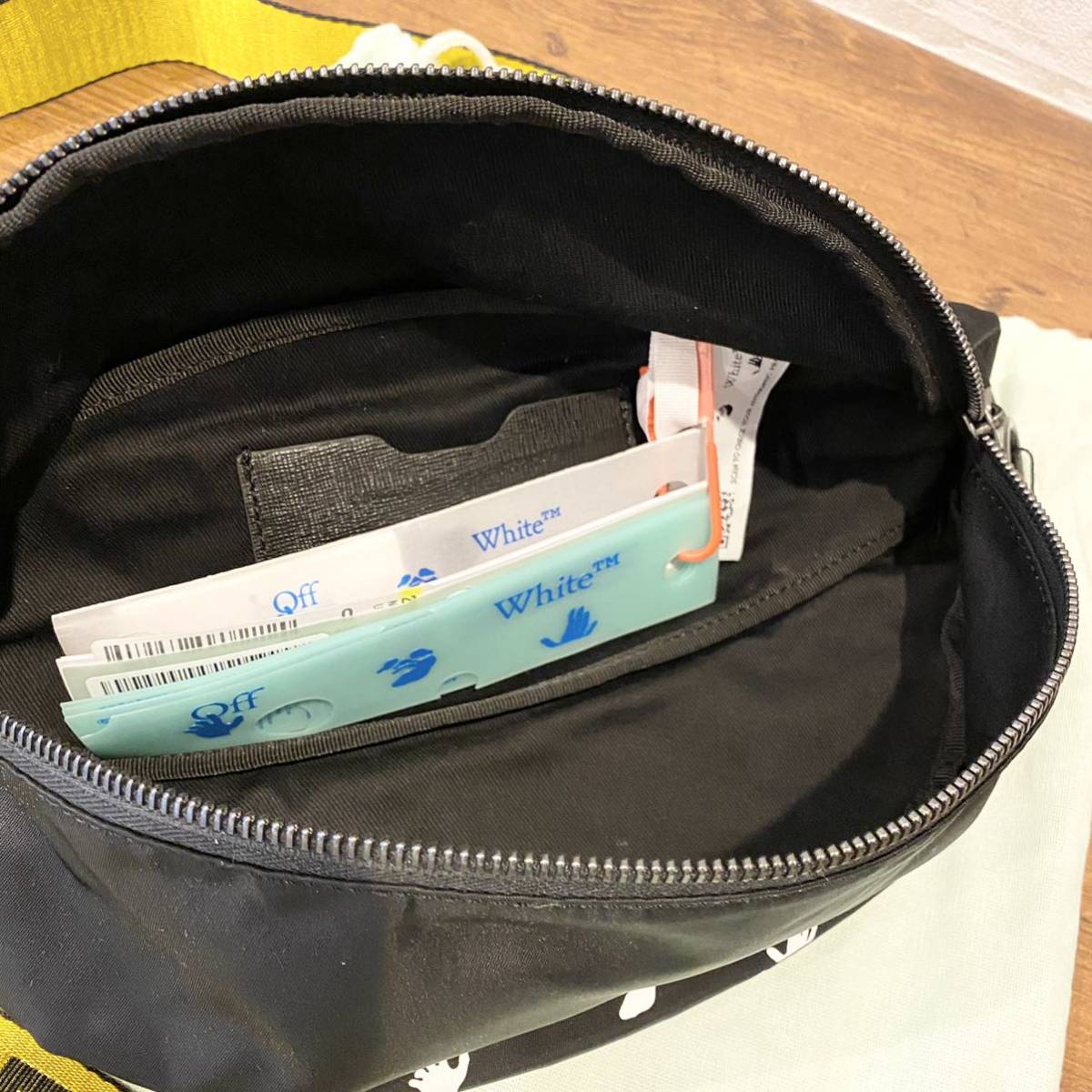 新品100%本物 off-white ボディバッグ オフホワイト 【公式通販】
