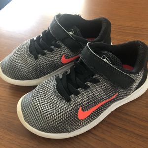 Nike キッズ スニーカーのヤフオク の相場 価格を見る ヤフオク のnike キッズ スニーカーのオークション売買情報は件が掲載されています