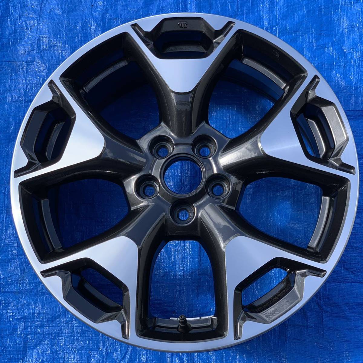 送料込み スバル XV GT 純正 アルミ ホイール 17インチ 7J PCD100 5H +55 1本 エンケイ SUBARUE ( レガシィ インプレッサ フォレスター 等)