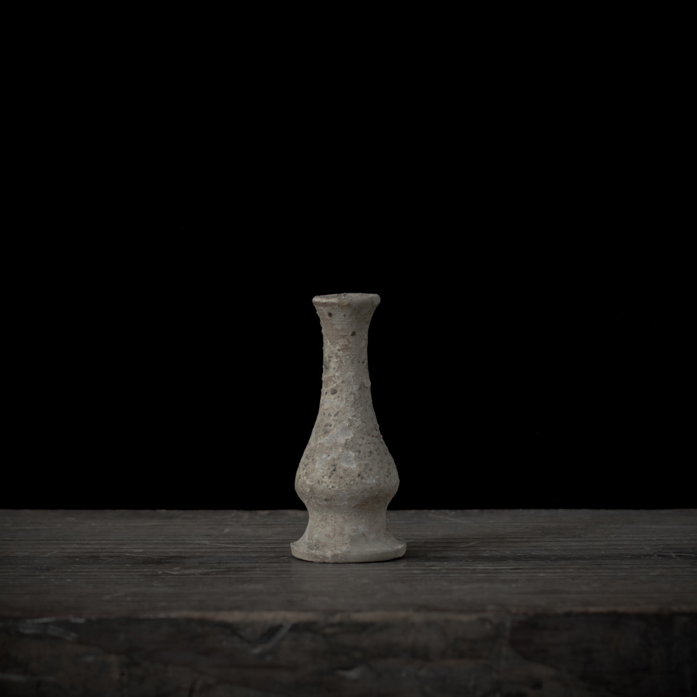 小さな古瀬戸の仏花器， 日本， 鎌倉時代 12世紀-14世紀. （寺 仏教 古