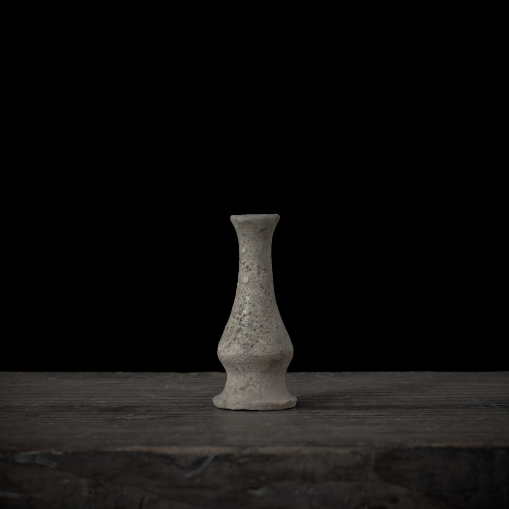 小さな古瀬戸の仏花器， 日本， 鎌倉時代 12世紀-14世紀. （寺 仏教 古