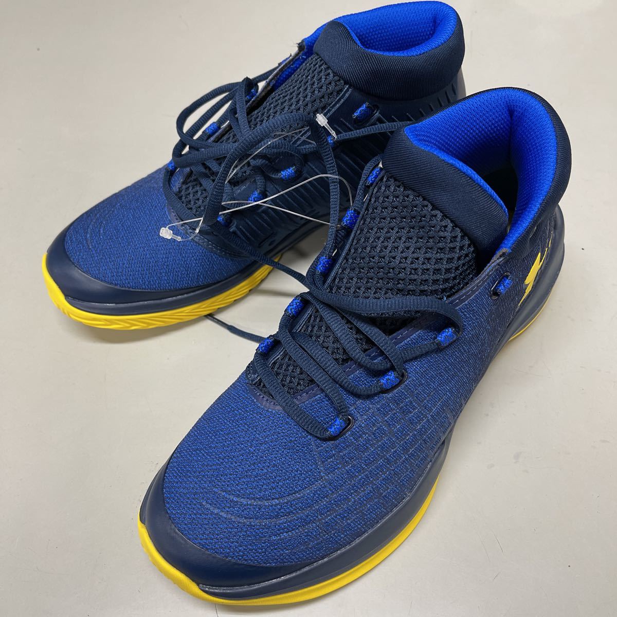 アンダーアーマー UNDER ARMOUR スニーカー 靴 シューズ サイズ27.0 