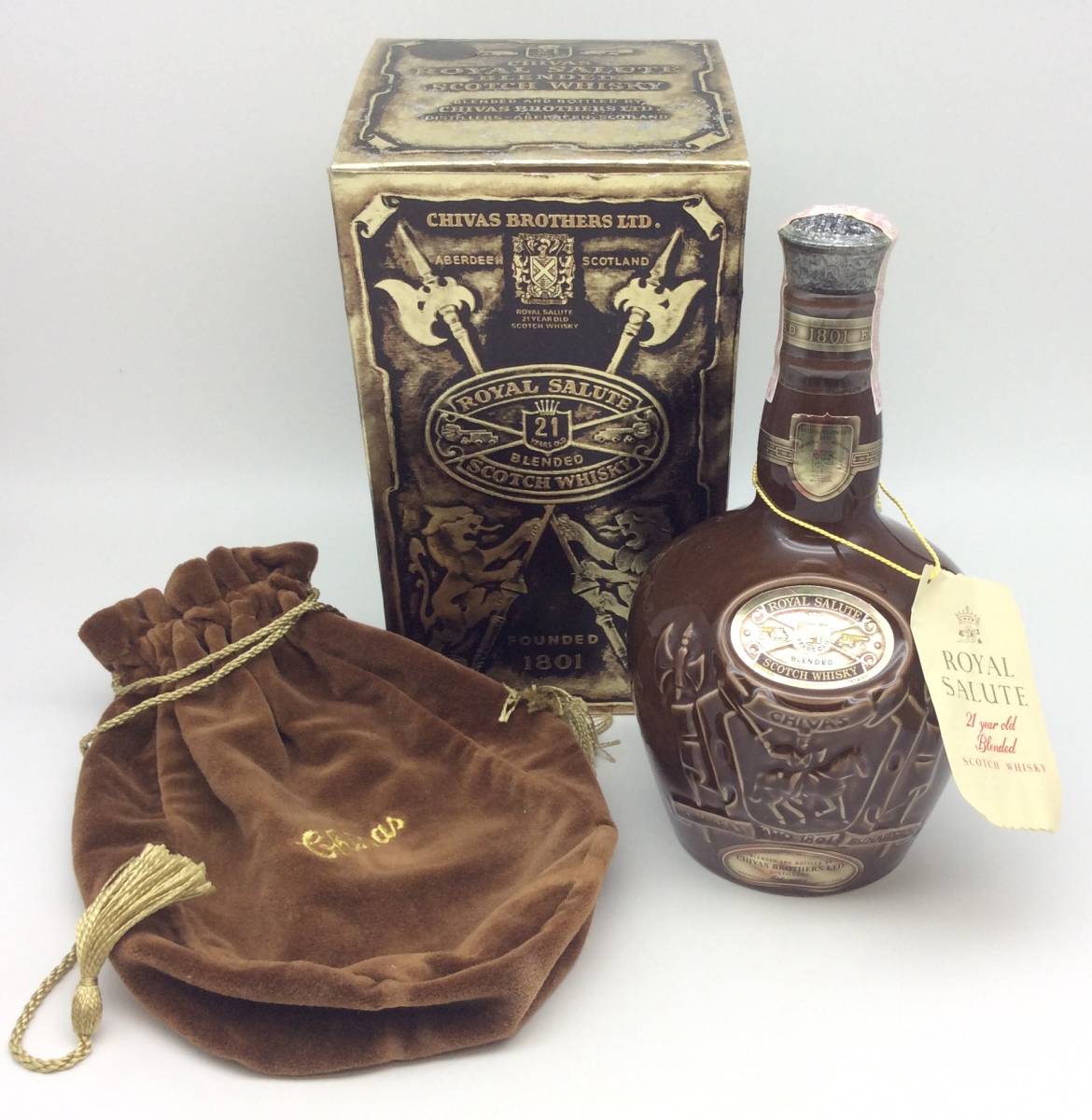 EE32◆<未開栓>古酒 ROYAL SALUTE ロイヤル サルート 21年 ブレンデッド スコッチ ウイスキー 陶器 茶 巾着袋 箱 総重量1132g ◆