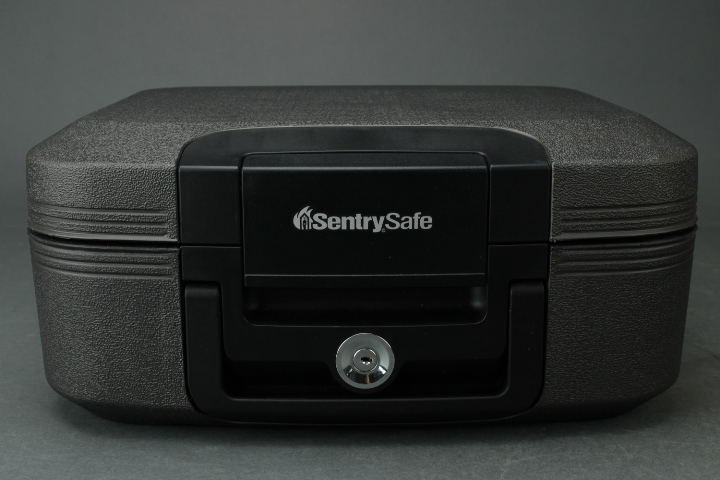 100円スタート 未使用 SentrySafe セントリーセーフ ポータブル耐火