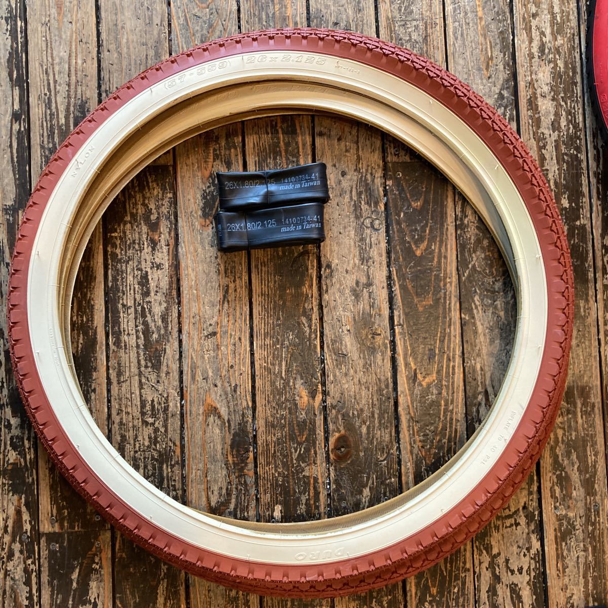 大人気，100%新品 DURO_26&times;2.125_ブラウン&times;クリームウォール_チューブ付き&times;2本セット_ビーチクルーザー(26インチ)｜売買されたオークション情報、yahooの商品情報をアーカイブ公開 - オークファン タイヤ